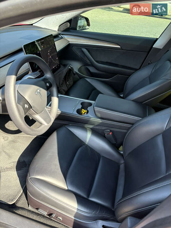 Седан Tesla Model 3 2021 в Черновцах