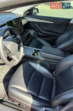 Седан Tesla Model 3 2021 в 