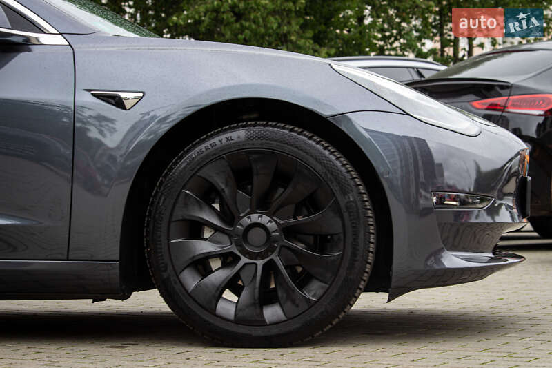 Седан Tesla Model 3 2019 в Львові