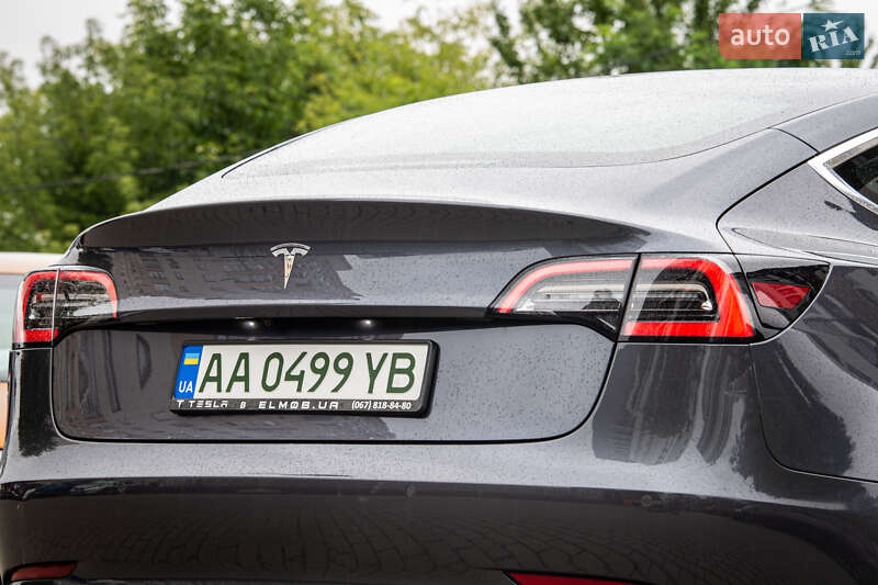 Седан Tesla Model 3 2019 в Львові