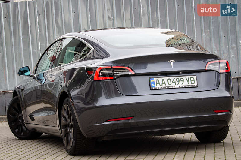 Седан Tesla Model 3 2019 в Львові