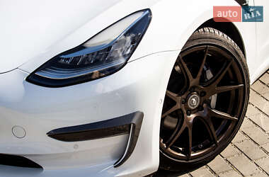 Седан Tesla Model 3 2018 в 