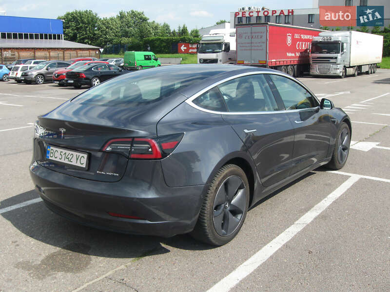 Седан Tesla Model 3 2018 в Львове
