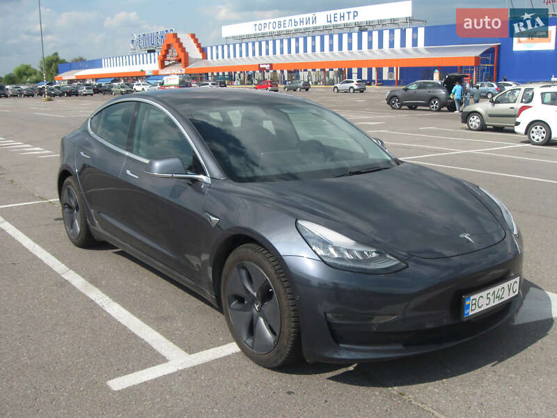 Седан Tesla Model 3 2018 в Львове