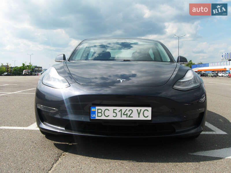 Седан Tesla Model 3 2018 в Львове