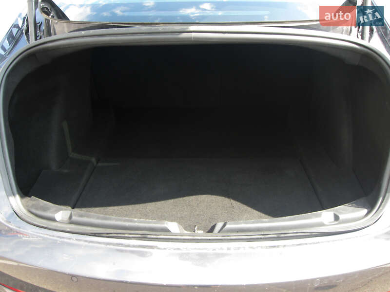 Седан Tesla Model 3 2018 в Львове