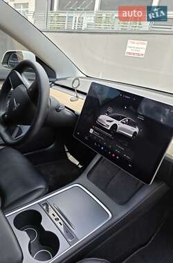Седан Tesla Model 3 2022 в 