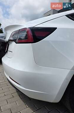 Седан Tesla Model 3 2022 в 