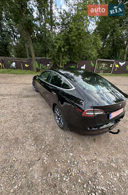 Седан Tesla Model 3 2020 в 