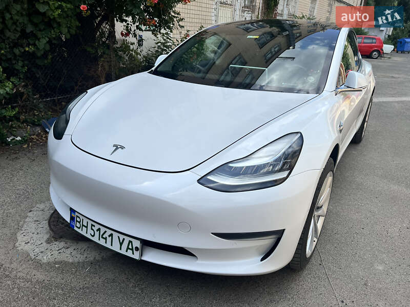 Седан Tesla Model 3 2019 в Одессе