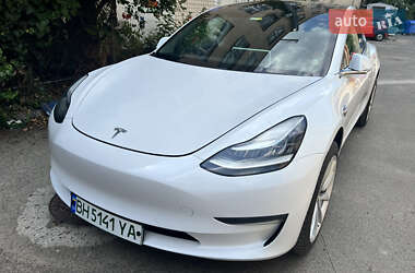 Седан Tesla Model 3 2019 в 
