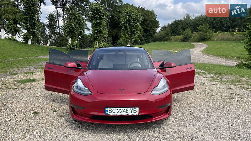Седан Tesla Model 3 2019 в Львові
