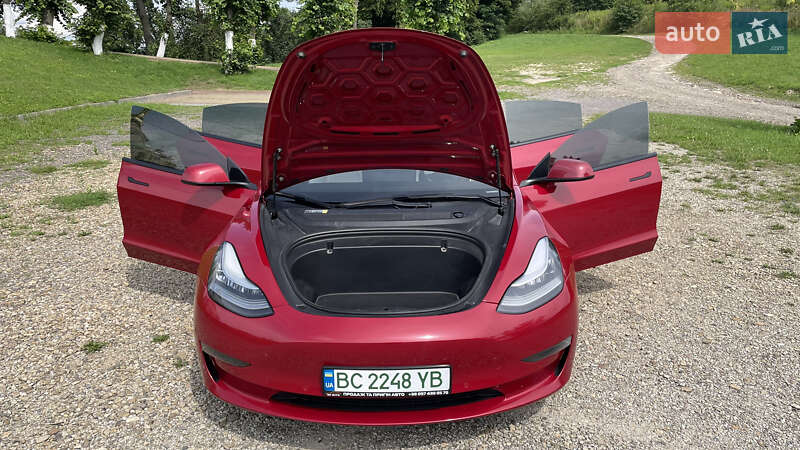 Седан Tesla Model 3 2019 в Львові