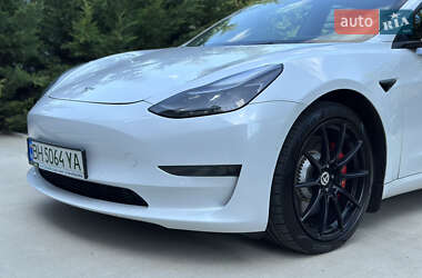 Седан Tesla Model 3 2022 в 