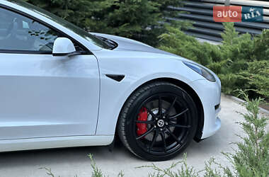 Седан Tesla Model 3 2022 в 