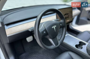 Седан Tesla Model 3 2022 в 