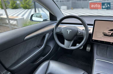 Седан Tesla Model 3 2022 в 