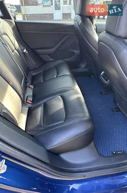 Седан Tesla Model 3 2021 в 