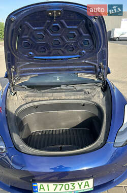 Седан Tesla Model 3 2021 в 