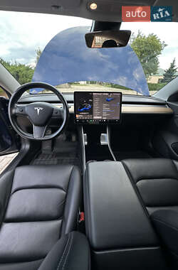 Седан Tesla Model 3 2019 в 
