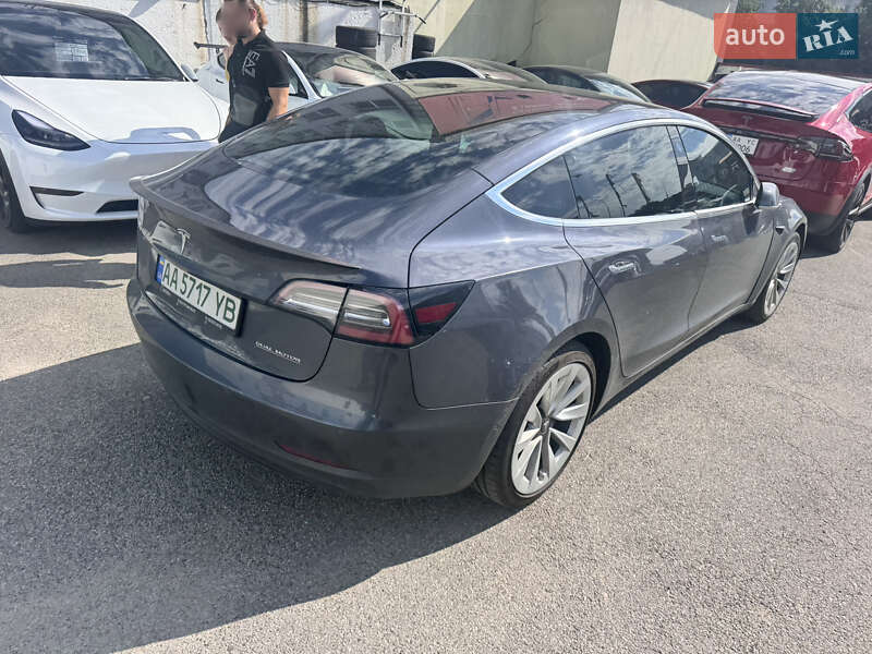 Седан Tesla Model 3 2018 в Киеве
