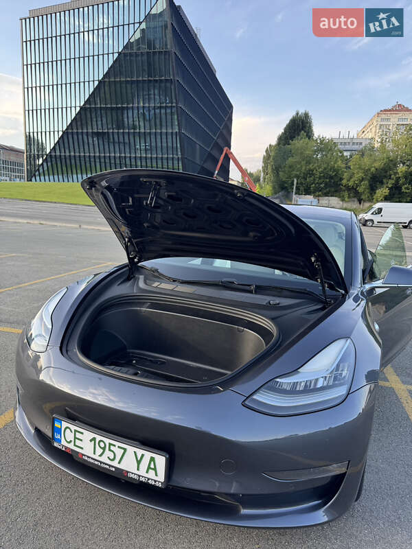 Седан Tesla Model 3 2018 в Киеве