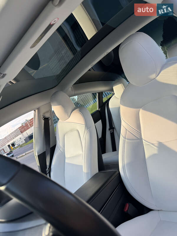 Седан Tesla Model 3 2018 в Киеве