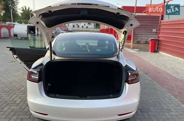 Седан Tesla Model 3 2022 в 