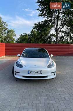 Седан Tesla Model 3 2022 в 