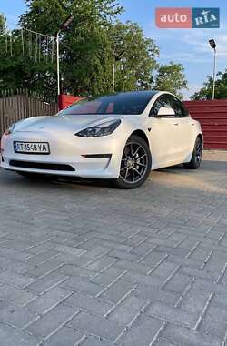Седан Tesla Model 3 2022 в 
