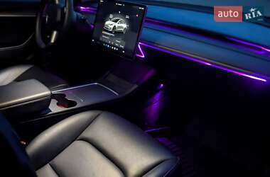 Седан Tesla Model 3 2022 в 