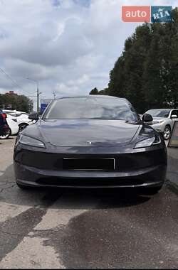 Седан Tesla Model 3 2024 в 