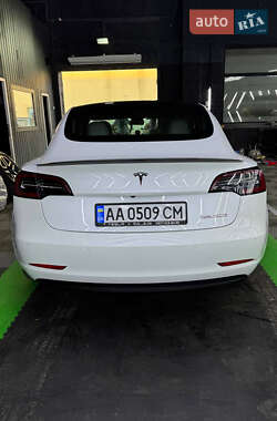 Седан Tesla Model 3 2019 в Киеве