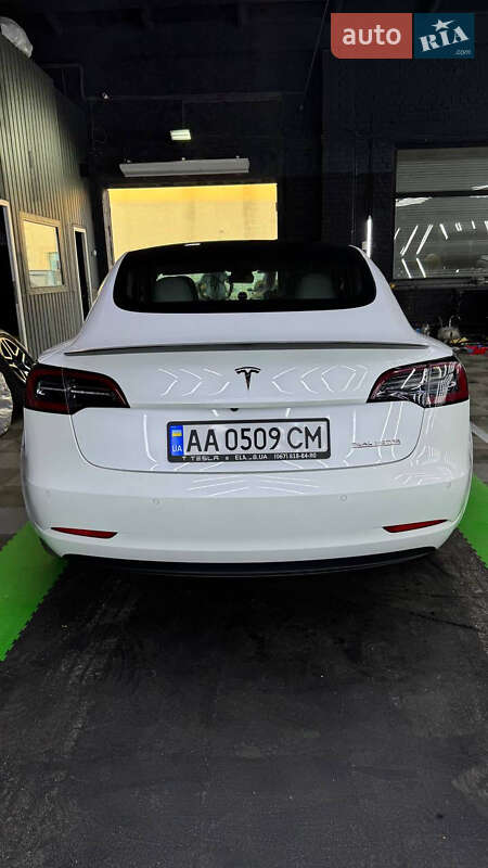 Седан Tesla Model 3 2019 в Києві