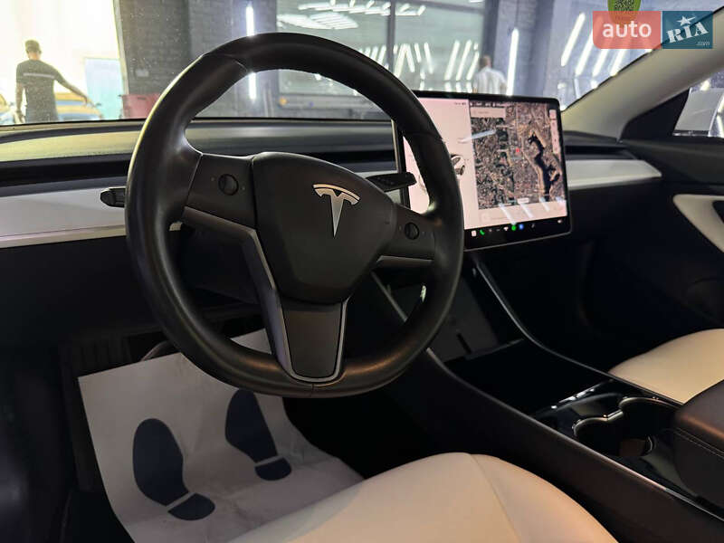 Седан Tesla Model 3 2019 в Києві