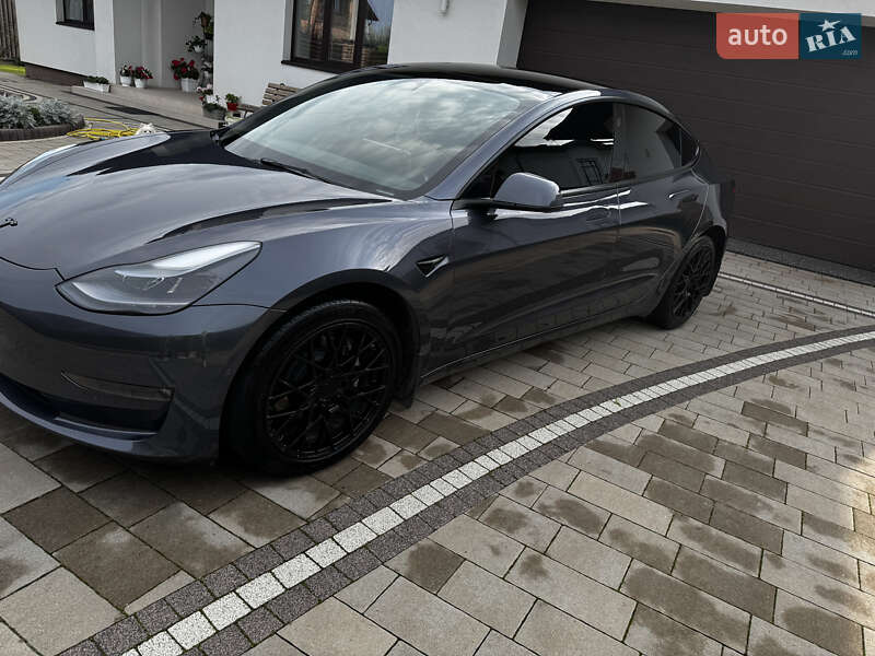 Седан Tesla Model 3 2022 в Луцке