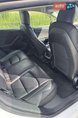 Седан Tesla Model 3 2020 в 