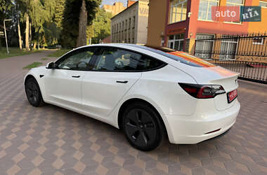 Седан Tesla Model 3 2023 в 