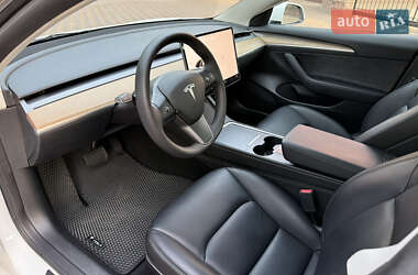 Седан Tesla Model 3 2023 в 