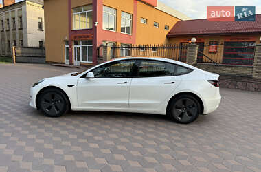 Седан Tesla Model 3 2023 в 