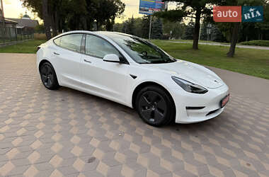 Седан Tesla Model 3 2023 в 