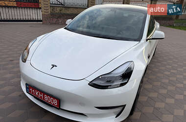 Седан Tesla Model 3 2023 в 