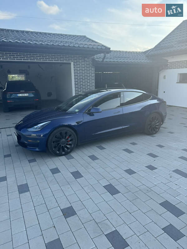 Седан Tesla Model 3 2021 в Львові