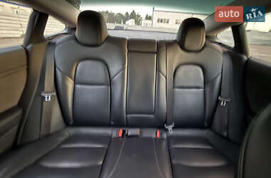 Седан Tesla Model 3 2022 в 