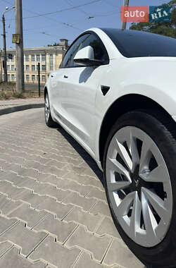 Седан Tesla Model 3 2022 в 