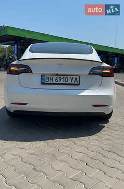 Седан Tesla Model 3 2022 в 