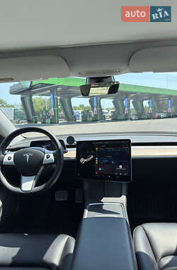 Седан Tesla Model 3 2022 в 