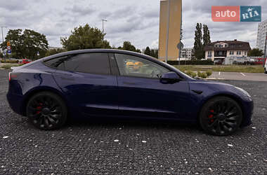 Седан Tesla Model 3 2022 в 