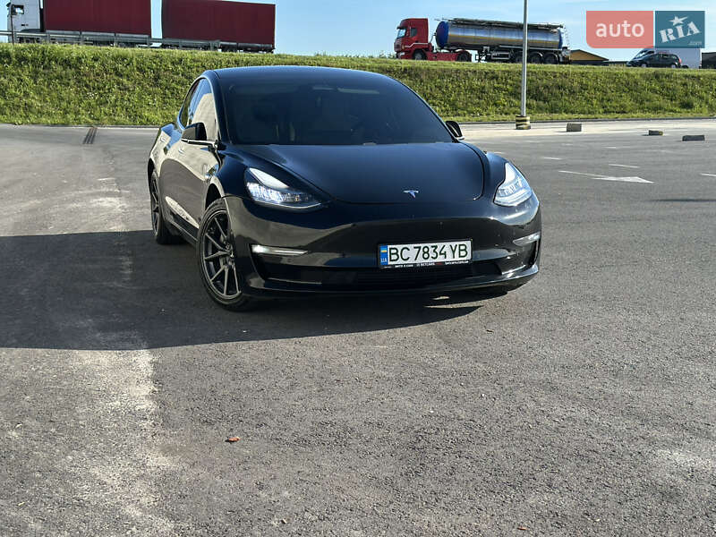 Седан Tesla Model 3 2019 в Львове