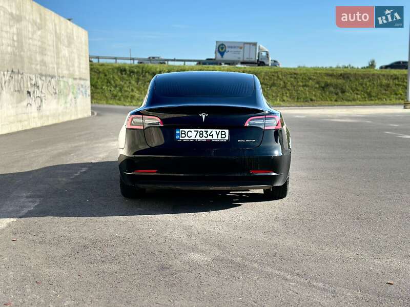 Седан Tesla Model 3 2019 в Львове